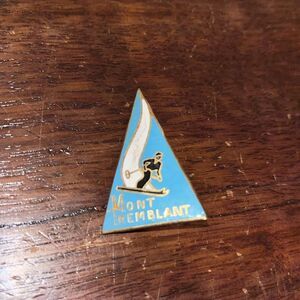Vintage Mont Tremblant Town Canada Ski Winter Resort Mountain Button Pin Pinback